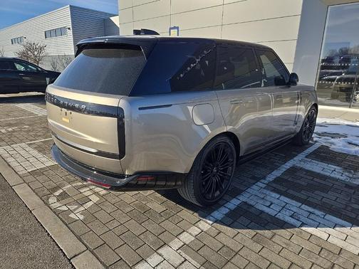2024 Land Rover Range Rover P530 SE