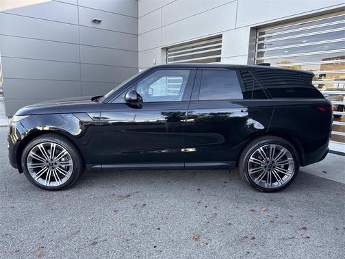 2025 Land Rover Range Rover Sport SE