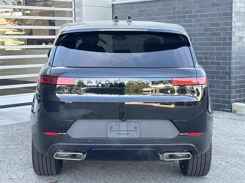 2025 Land Rover Range Rover Sport SE