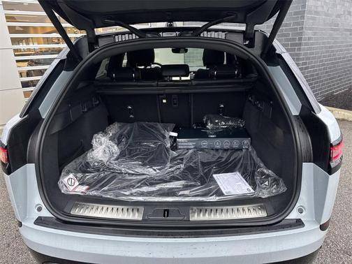 2026 Land Rover Range Rover Velar P250 SE R-Dynamic