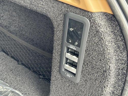 Green 2026 Land Rover Range Rover P400 SE 7 Seat