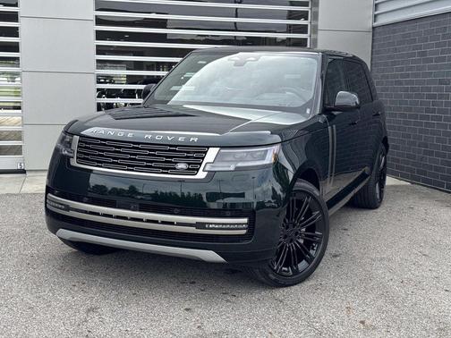 Green 2026 Land Rover Range Rover P400 SE 7 Seat