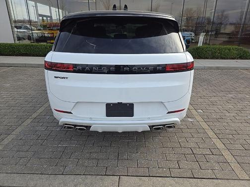Fuji White 2025 Land Rover Range Rover Sport SE