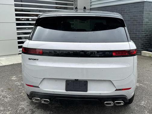 2025 Land Rover Range Rover Sport SE