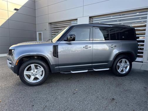 2023 Land Rover Defender 110 SE