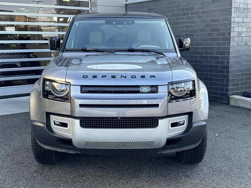 2023 Land Rover Defender 110 SE