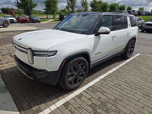 Glacier White 2025 Rivian R1S Adventure Dual Motor Standard Pack