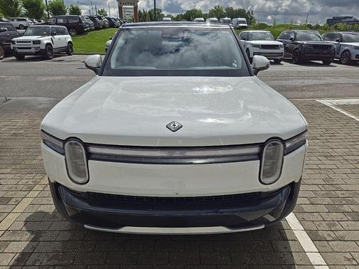 Glacier White 2025 Rivian R1S Adventure Dual Motor Standard Pack