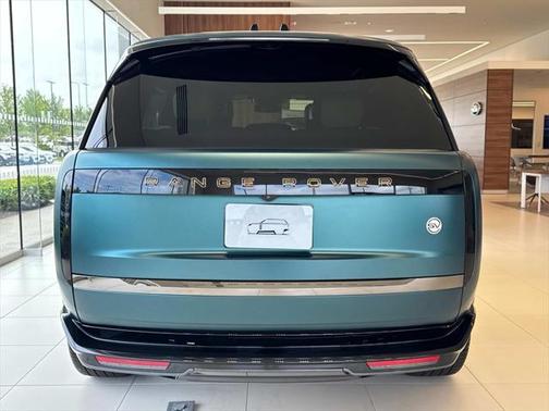 2025 Land Rover Range Rover P615 SV