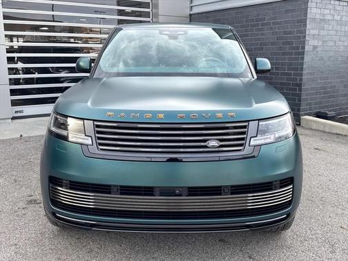 2025 Land Rover Range Rover P615 SV