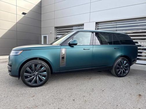 2025 Land Rover Range Rover P615 SV