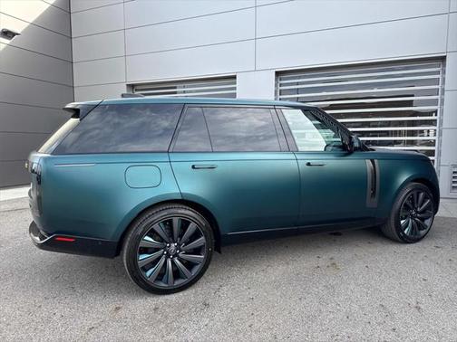 2025 Land Rover Range Rover P615 SV