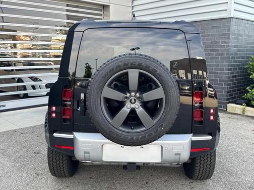 2025 Land Rover Defender 110 P300