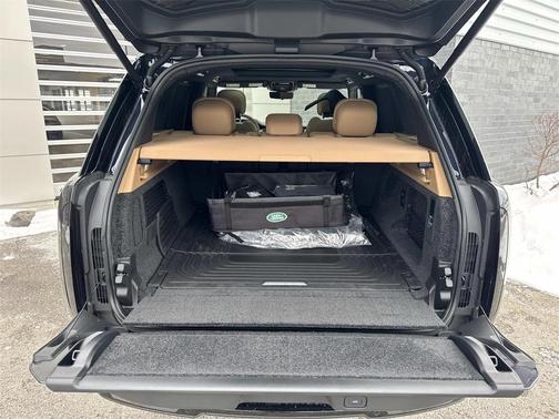 2026 Land Rover Range Rover P530 SE