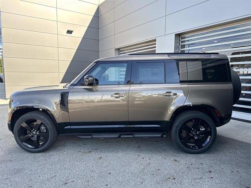 2025 Land Rover Defender 110 P400 X-Dynamic SE