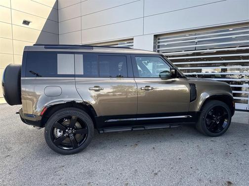 2025 Land Rover Defender 110 P400 X-Dynamic SE