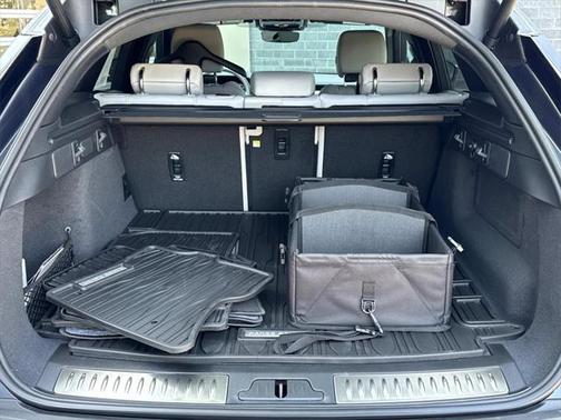 2026 Land Rover Range Rover Velar P400 Dynamic SE