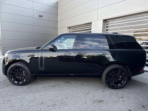Black 2026 Land Rover Range Rover P400 SE 7 Seat