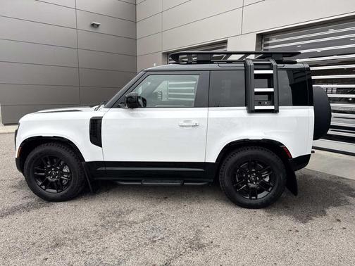 Fuji White 2023 Land Rover Defender 90 X-Dynamic SE