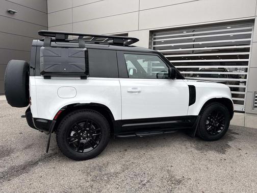 Fuji White 2023 Land Rover Defender 90 X-Dynamic SE