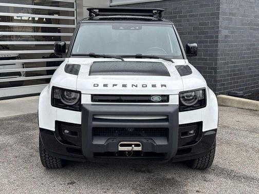 Fuji White 2023 Land Rover Defender 90 X-Dynamic SE