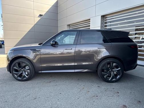 2025 Land Rover Range Rover Sport SE