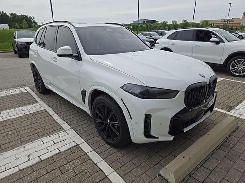 Alpine White 2024 BMW X5 xDrive40i