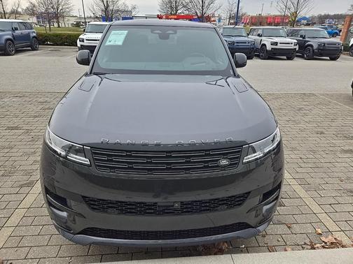 2025 Land Rover Range Rover Sport SE