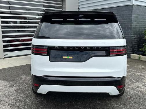 2025 Land Rover Discovery P300 Dynamic SE