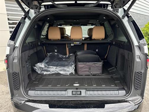 2025 Land Rover Discovery P300 Dynamic SE