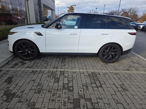 2023 Land Rover Range Rover Sport SE