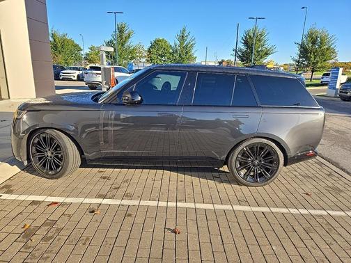 2025 Land Rover Range Rover P530 SE