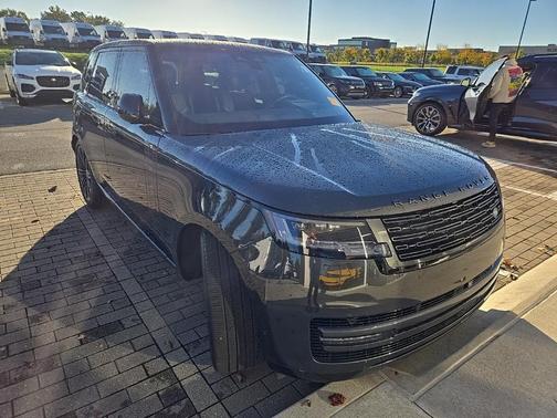 2025 Land Rover Range Rover P530 SE