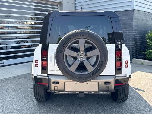 2025 Land Rover Defender 90 P400 X-Dynamic SE