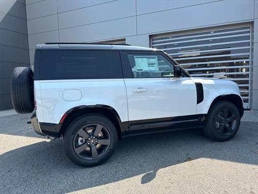 2025 Land Rover Defender 90 P400 X-Dynamic SE