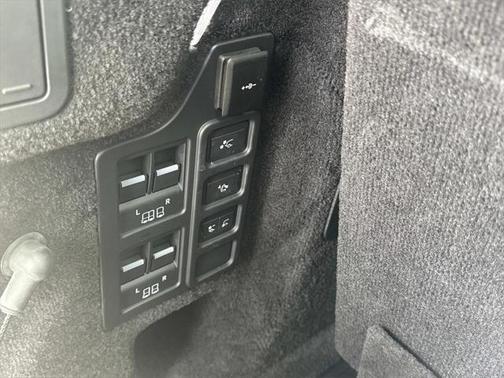 2024 Land Rover Discovery P360 Metropolitan Edition