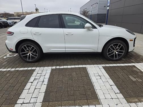 2024 Porsche Macan Base