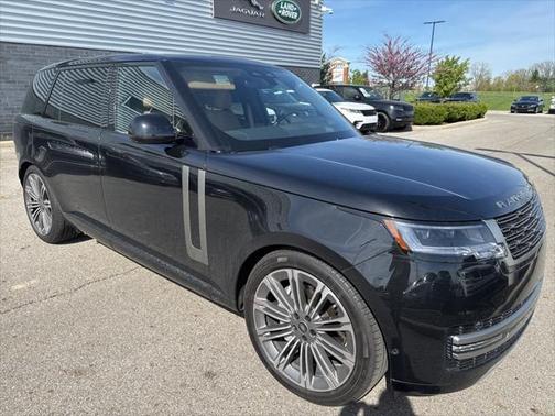 2025 Land Rover Range Rover P400 SE 7 Seat