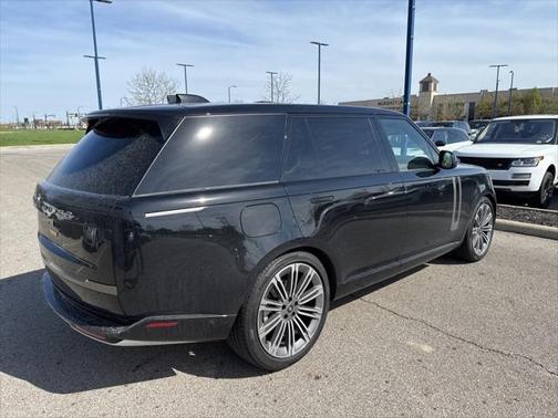 2025 Land Rover Range Rover P400 SE 7 Seat