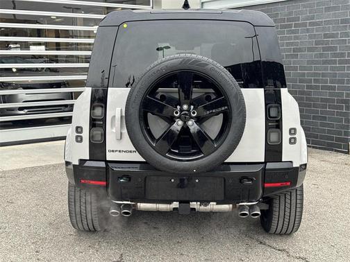 2026 Land Rover Defender P500 X-Dynamic SE