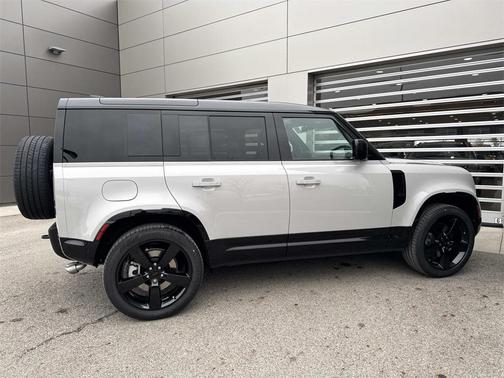 2026 Land Rover Defender P500 X-Dynamic SE