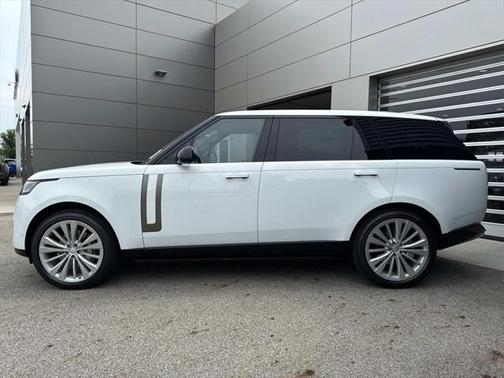 2025 Land Rover Range Rover P400 SE 7 Seat