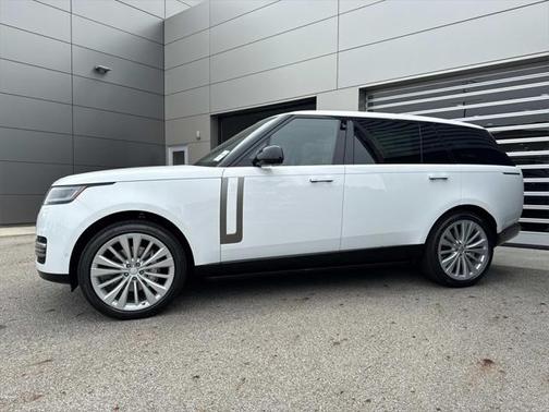 2025 Land Rover Range Rover P400 SE 7 Seat