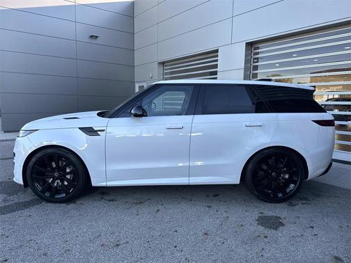 2025 Land Rover Range Rover Sport SE