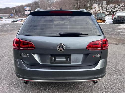 2017 Volkswagen Golf Alltrack TSI S