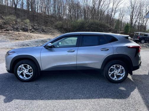 Sterling Gray Metallic 2024 Chevrolet Trax LS