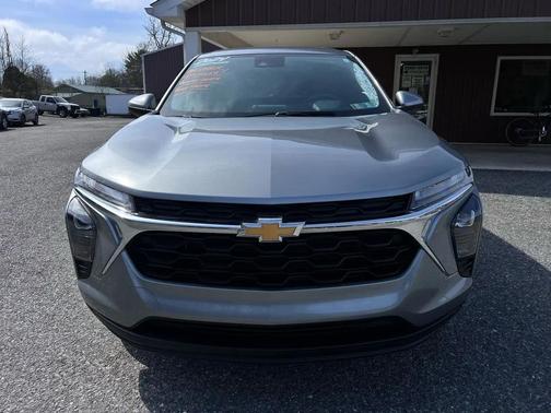Sterling Gray Metallic 2024 Chevrolet Trax LS