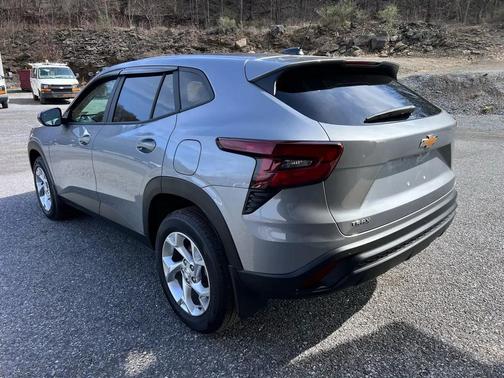 Sterling Gray Metallic 2024 Chevrolet Trax LS