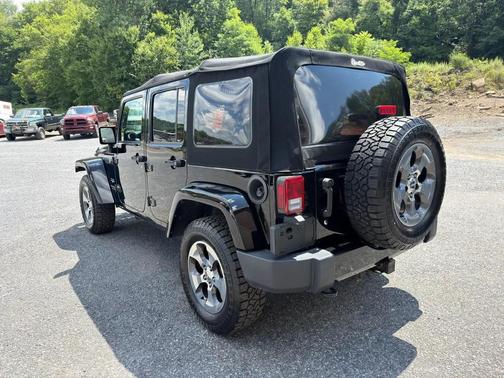Black Clearcoat 2017 Jeep Wrangler Unlimited Sahara