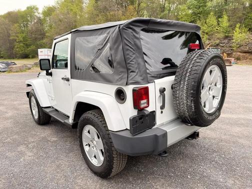 Bright White Clearcoat 2012 Jeep Wrangler Sahara